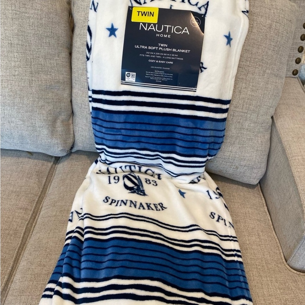NEW

Nautica Twin Ultra Soft Push Blanket.